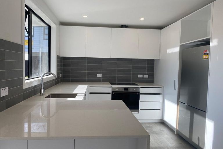 Photo of property in 30b Collins Avenue, Tawa, Wellington, 5028