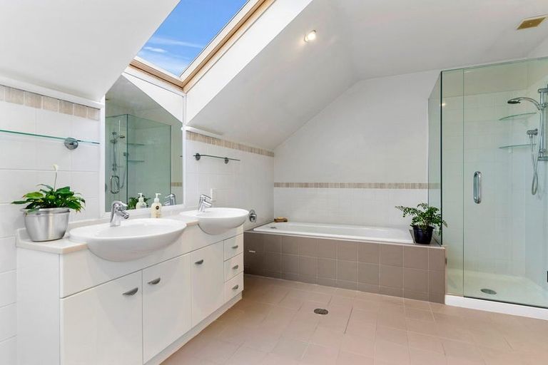 Photo of property in 205a Hurstmere Road, Takapuna, Auckland, 0622