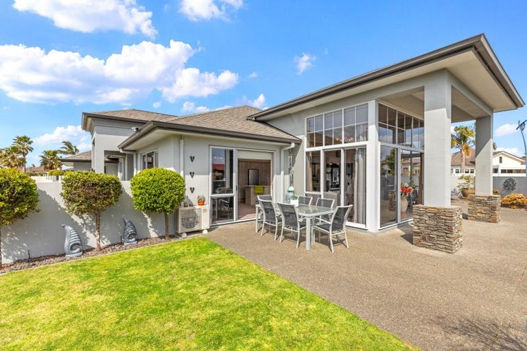 Photo of property in 1 Saratoga Court, Papamoa Beach, Papamoa, 3118
