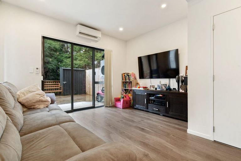 Photo of property in 75 Morihana Close, Glen Eden, 0602