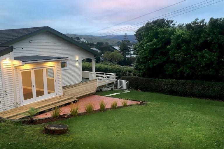 Photo of property in 2 Bayview Road, Paremata, Porirua, 5024