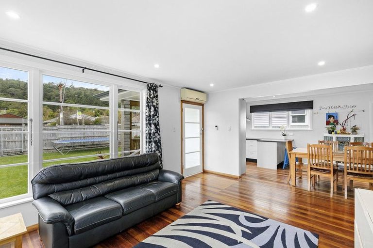 Photo of property in 302 Stokes Valley Road, Stokes Valley, Lower Hutt, 5019