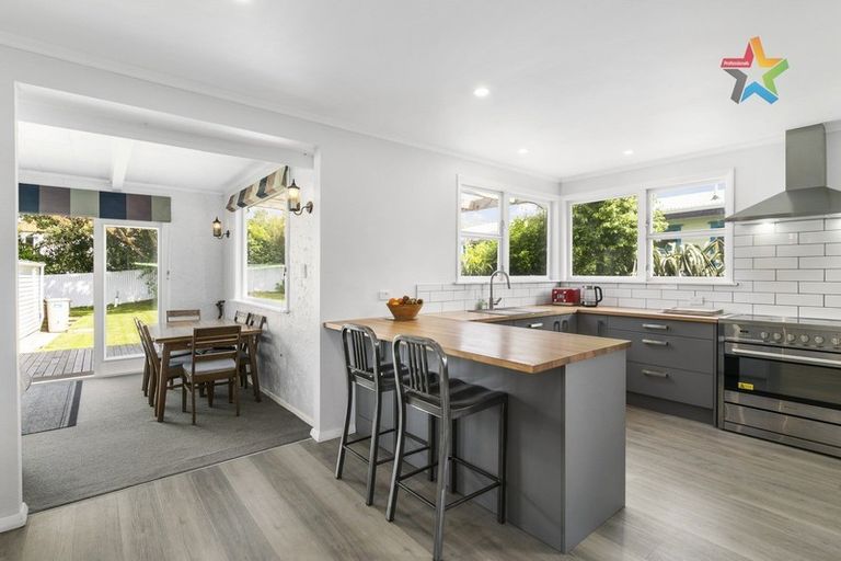 Photo of property in 9 Cedar Street, Maungaraki, Lower Hutt, 5010