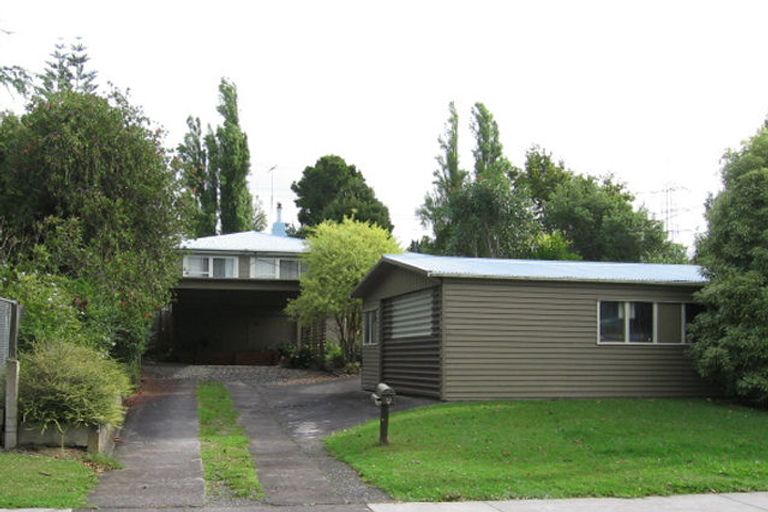 Photo of property in 23 Lowtherhurst Road, Massey, Auckland, 0614