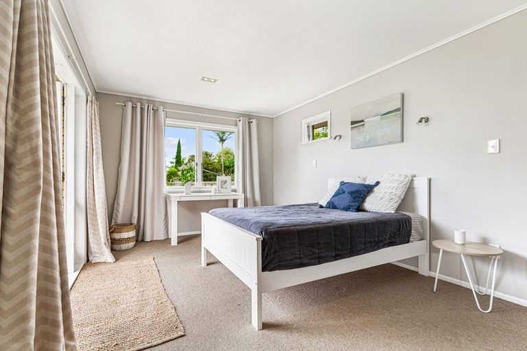 Photo of property in 16 Ward Crescent, Te Atatu Peninsula, Auckland, 0610