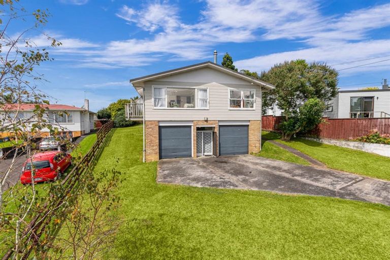 Photo of property in 17 Divich Avenue, Te Atatu South, Auckland, 0610