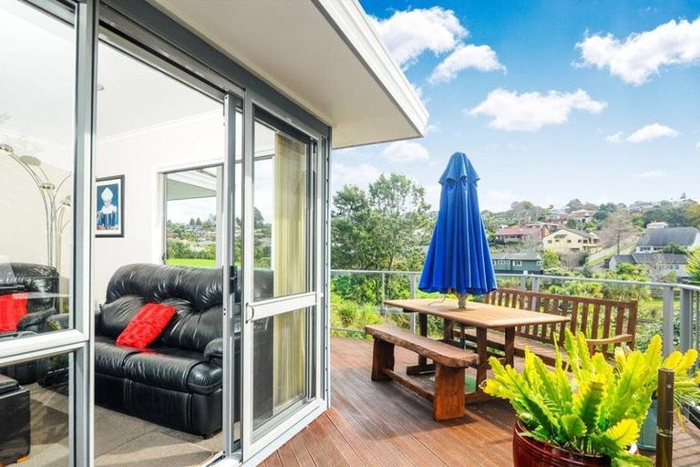Photo of property in 17 Bayside Drive, Browns Bay, Auckland, 0630