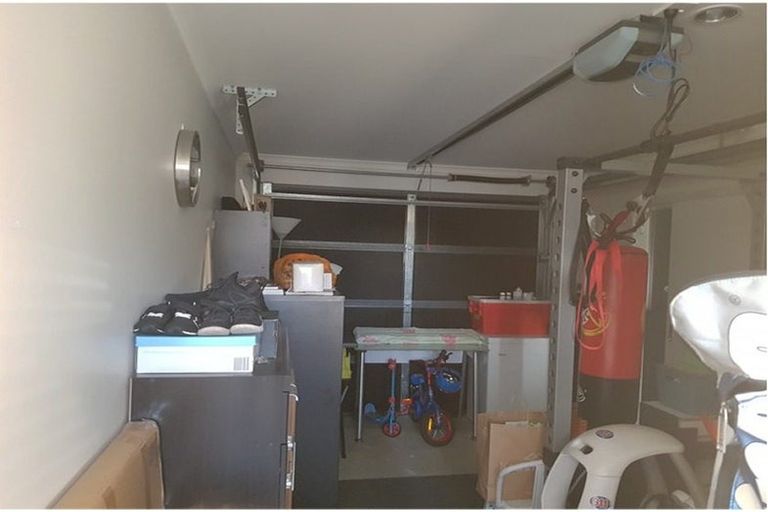 Photo of property in 6 Kuparu Street, Weymouth, Auckland, 2103