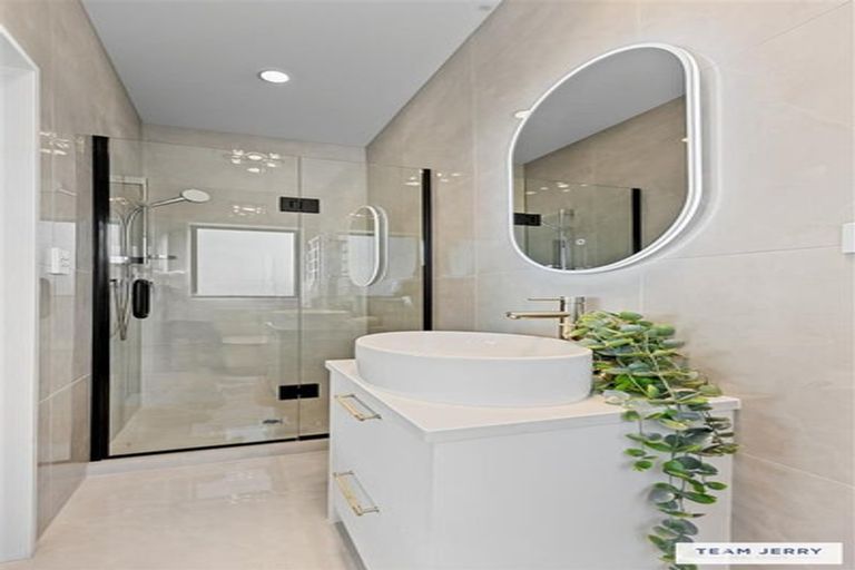 Photo of property in 63 Whare Kauri Road, Papakura, 2110