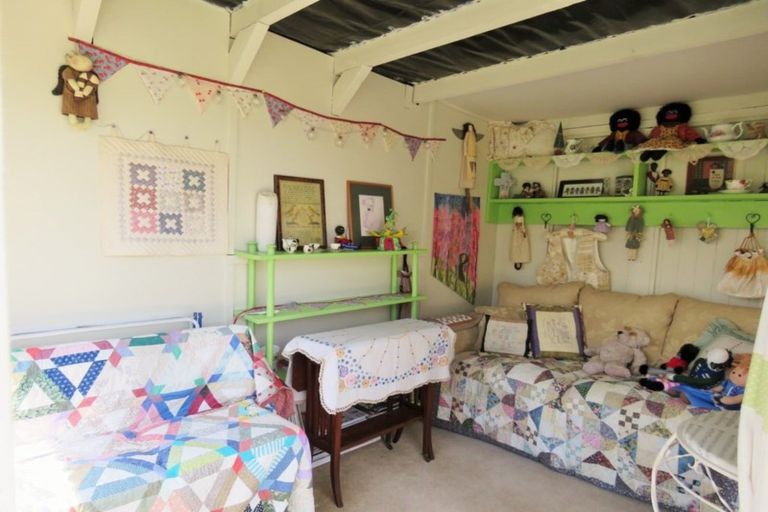 Photo of property in 2 Highbury Drive, Levin, 5510