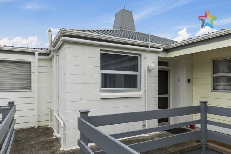 Photo of property in 5/154 Whites Line East, Waiwhetu, Lower Hutt, 5010