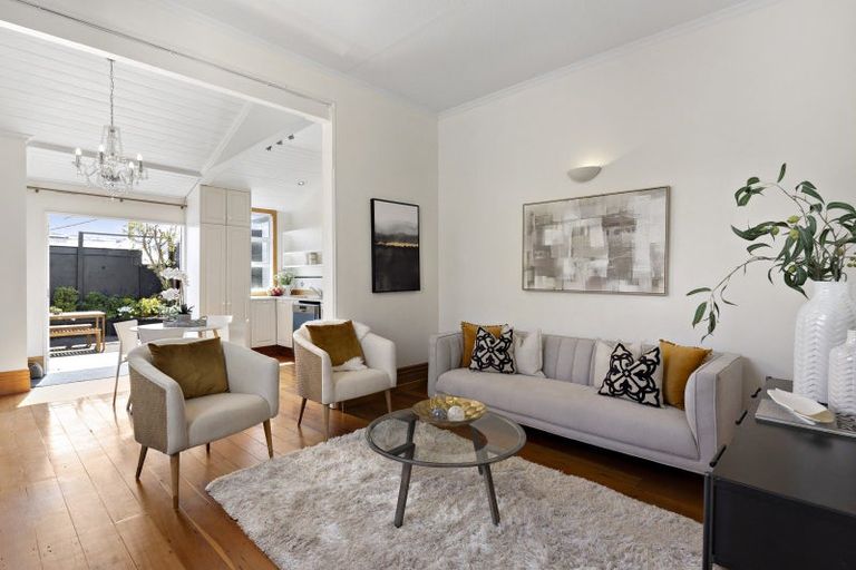 Photo of property in 1 Mcfarlane Street, Mount Victoria, Wellington, 6011