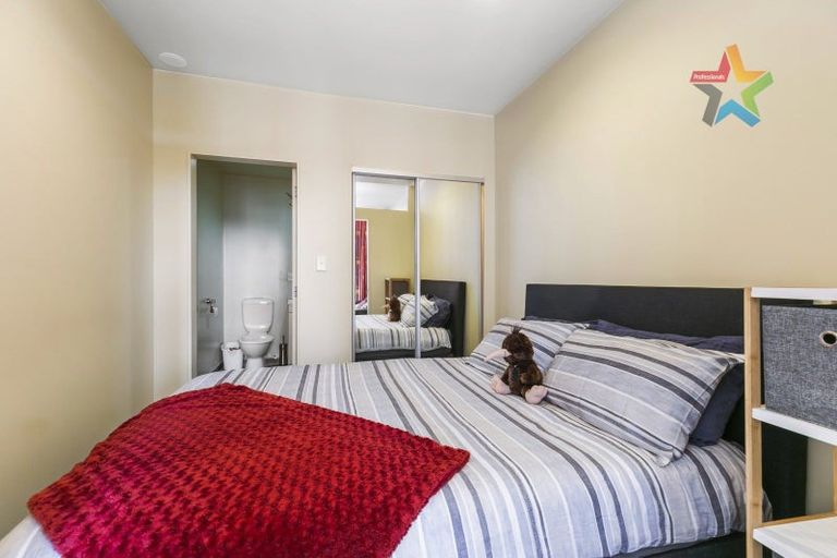 Photo of property in Atrium Towers, 6b/154 The Terrace, Wellington Central, Wellington, 6011