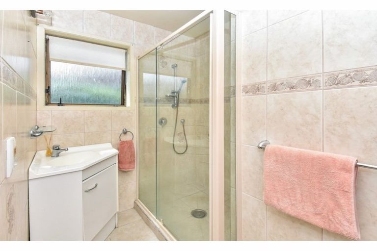 Photo of property in 13a Lawson Way, Weymouth, Auckland, 2103