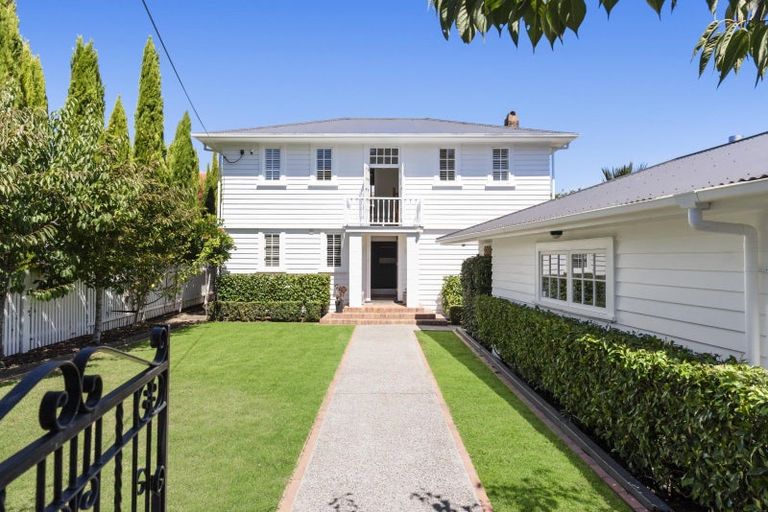 Photo of property in 28 Jubilee Avenue, Devonport, Auckland, 0624