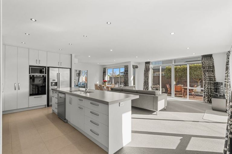 Photo of property in 18 Westpark Drive, Burnside, Christchurch, 8053