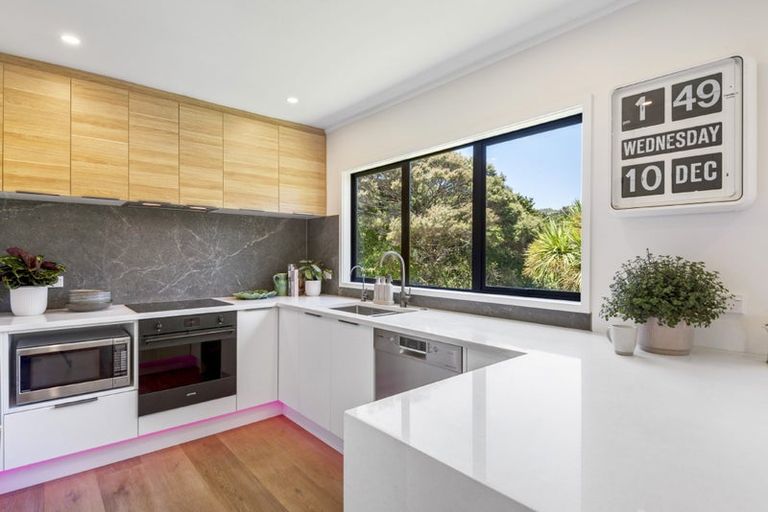 Photo of property in 8 Poaka Place, Beach Haven, Auckland, 0626