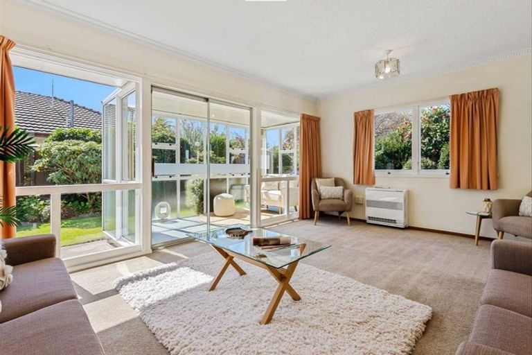 Photo of property in 2/208 Waimairi Road, Ilam, Christchurch, 8041