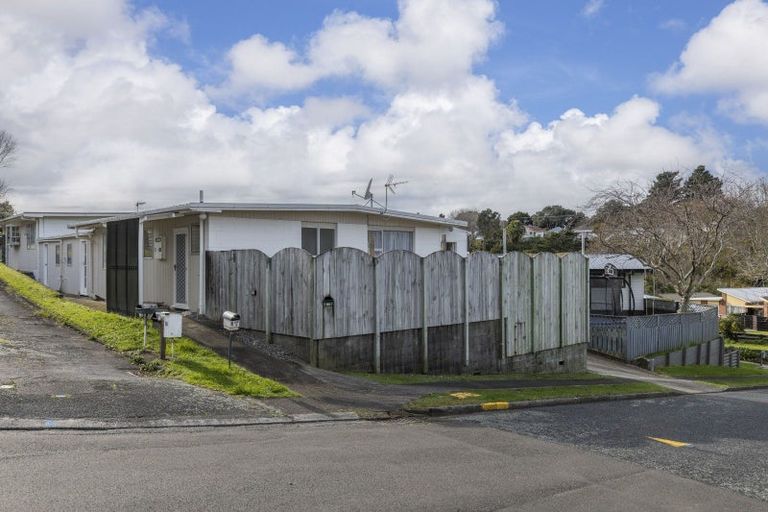 Photo of property in 6 Fairview Place, Westown, New Plymouth, 4310