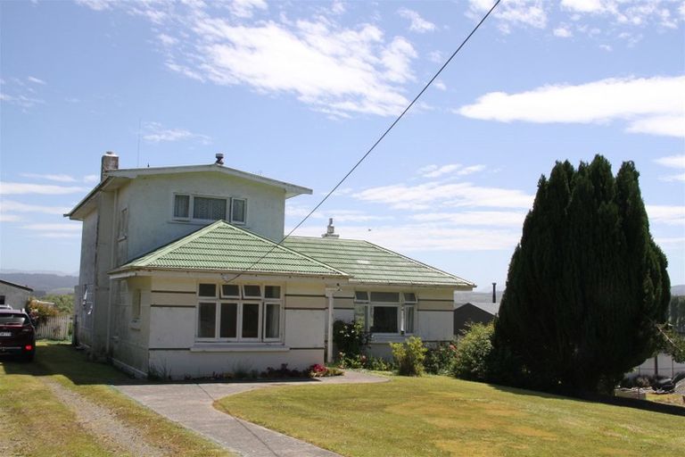 Photo of property in 33 Main Road, Tuatapere, 9620