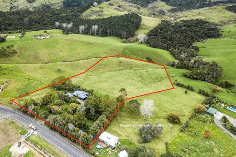 Photo of property in 100 Upper Orewa Road, Wainui, Silverdale, 0992