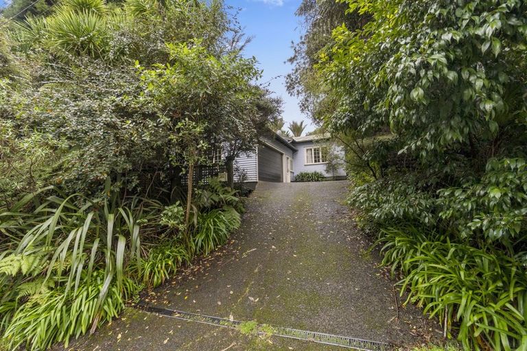 Photo of property in 139 Woodlands Park Road, Titirangi, Auckland, 0604