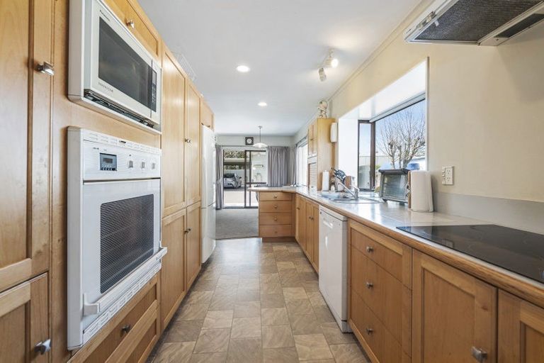 Photo of property in 2 Gibbs Place, Kinloch, Taupo, 3377