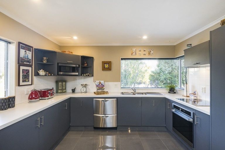 Photo of property in 30 Kilkenny Place, Fitzherbert, Palmerston North, 4410