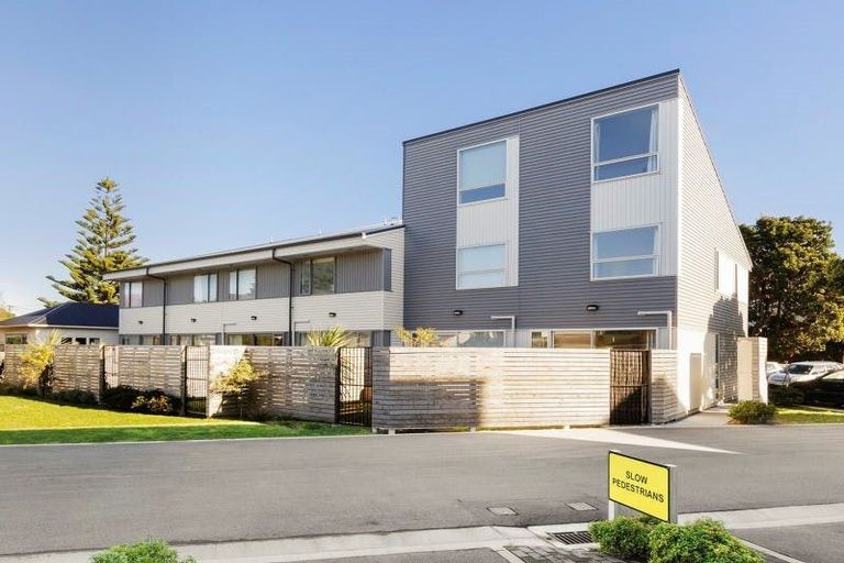 Photo of property in 11/2 Stone Street, Miramar, Wellington, 6022