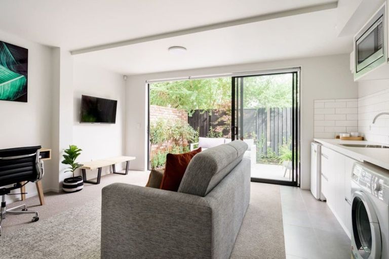 Photo of property in 2/22 Peterborough Street, Christchurch Central, Christchurch, 8013