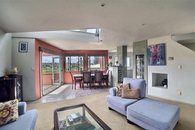 Photo of property in 2/55 East Coast Road, Milford, Auckland, 0620