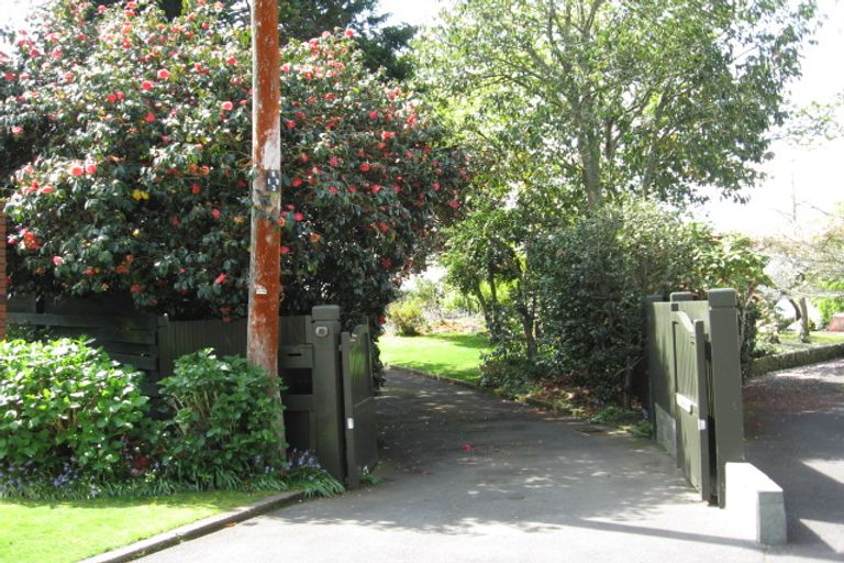 Photo of property in 18 Vista Place, Kawaha Point, Rotorua, 3010