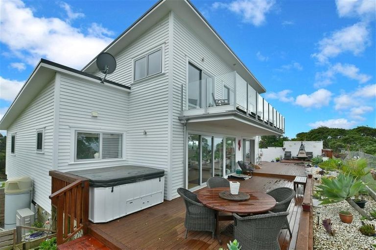 Photo of property in 51 Hawaiian Parade, Arkles Bay, Whangaparaoa, 0932