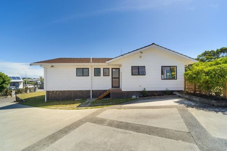 Photo of property in 15 Dahlstrom Grove, Kelvin Grove, Palmerston North, 4414