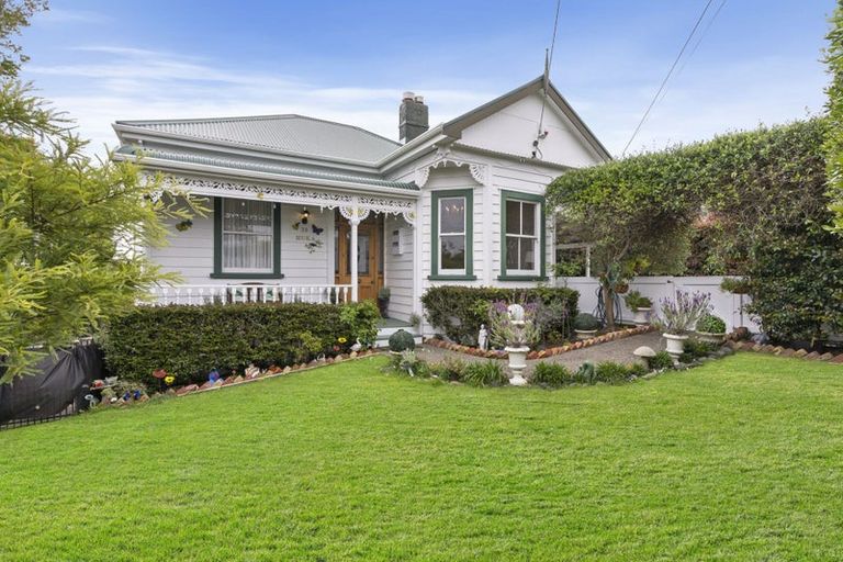 Photo of property in 25 Huka Road, Birkenhead, Auckland, 0626