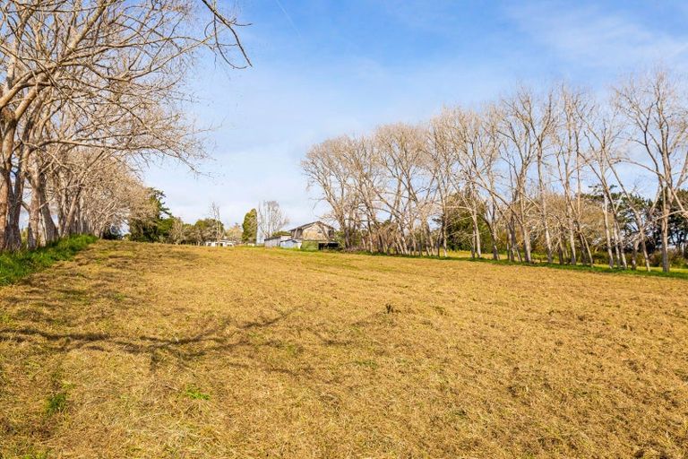 Photo of property in 76 Tawa Road, Kumeu, 0891
