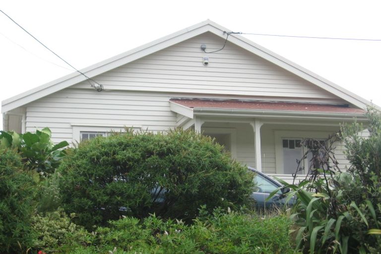 Photo of property in 2a Pomare Street, Ngaio, Wellington, 6035