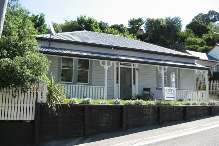 Photo of property in 19 Hawkhurst Road, Lyttelton, 8082
