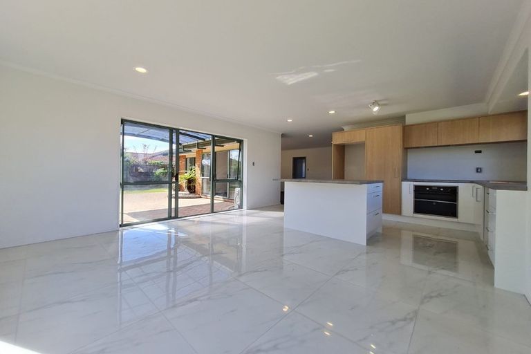 Photo of property in 33 Sandwick Drive, Weymouth, Auckland, 2103