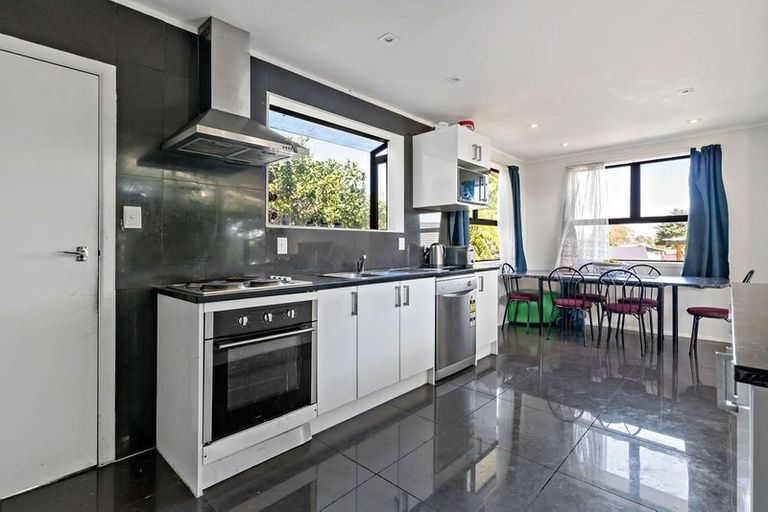 Photo of property in 5 Leeson Place, Mangere, Auckland, 2022