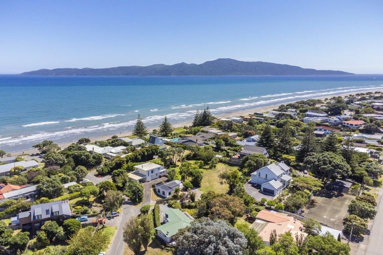 Photo of property in 12 Arawa Street, Raumati Beach, Paraparaumu, 5032