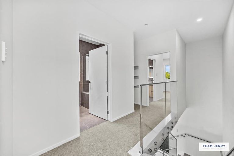 Photo of property in 11 Farranfore Road, Opaheke, Papakura, 2113