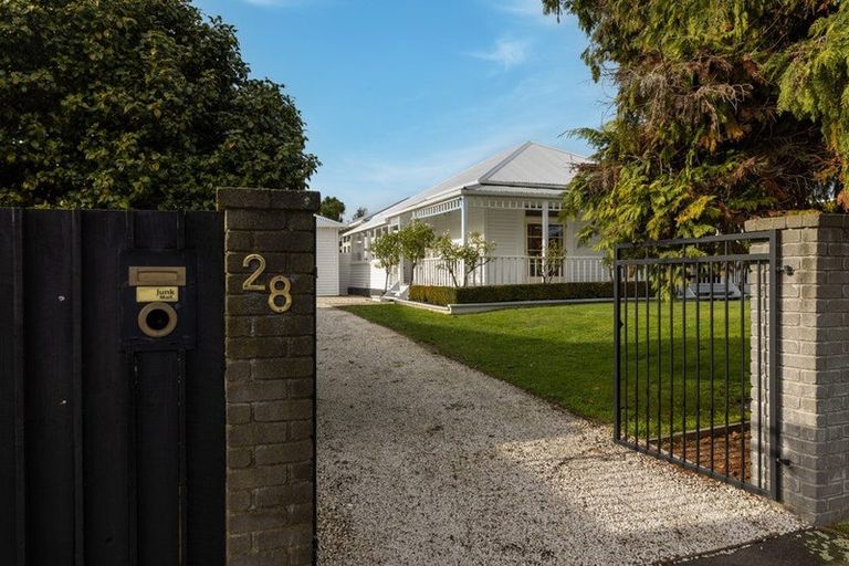 Photo of property in 28 Cleveland Street, Edgeware, Christchurch, 8013