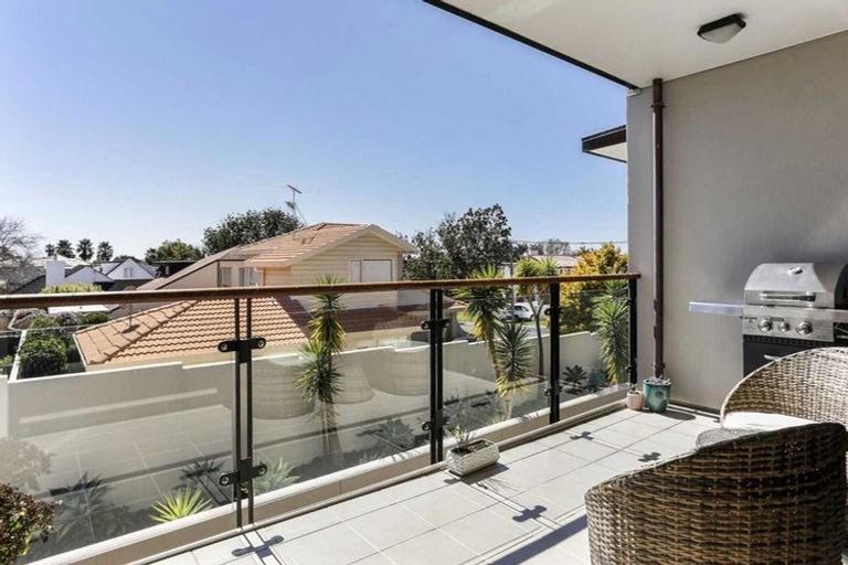 Photo of property in 7/2a Frieston Road, Milford, Auckland, 0620