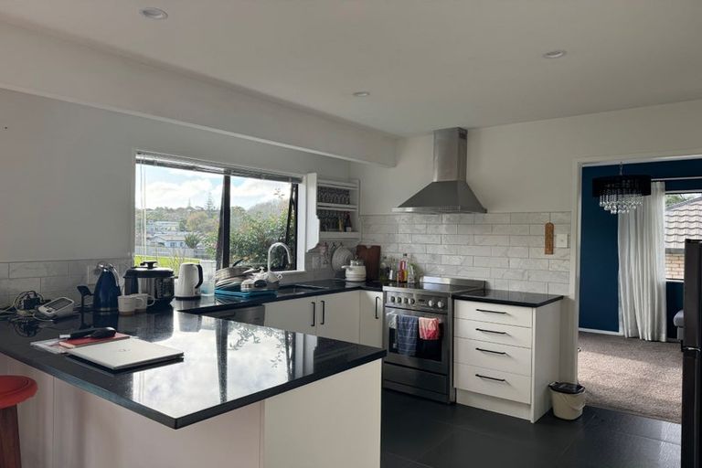 Photo of property in 2/112 Archers Road, Glenfield, Auckland, 0629