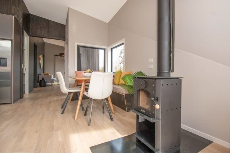 Photo of property in 61 Mcdonnell Road, Arrowtown, 9302