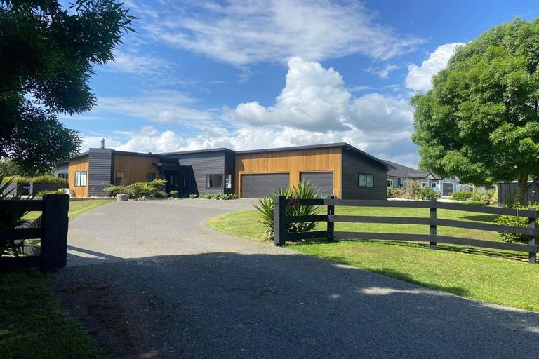 Photo of property in 24 Ivy Lane, Ohau, Levin, 5570