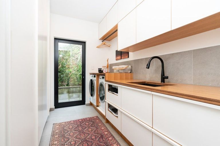 Photo of property in 17 Kim Street, Khandallah, Wellington, 6035