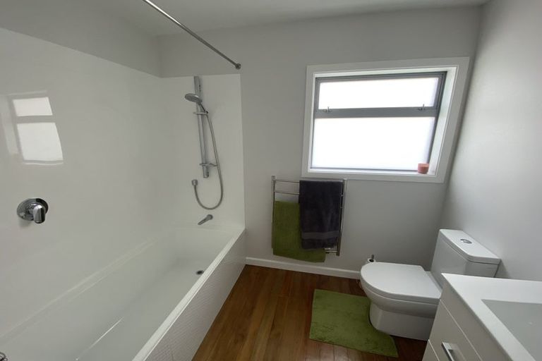 Photo of property in 86 Ruskin Road, Newlands, Wellington, 6037