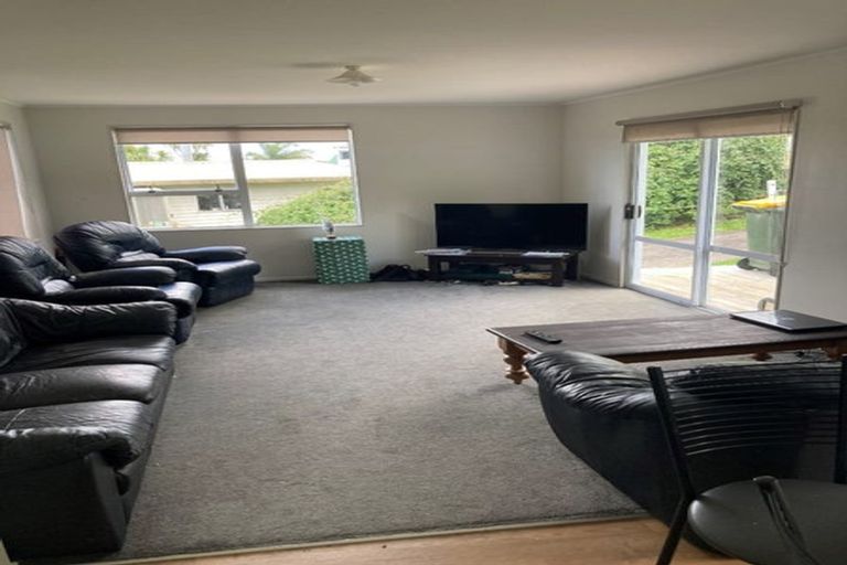 Photo of property in 8 Hawke Place, Pukekohe, 2120